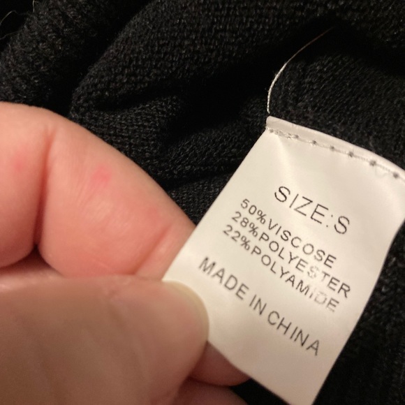 👚(bundle 4 items w/👚for $16) Black sweater - Picture 4 of 7